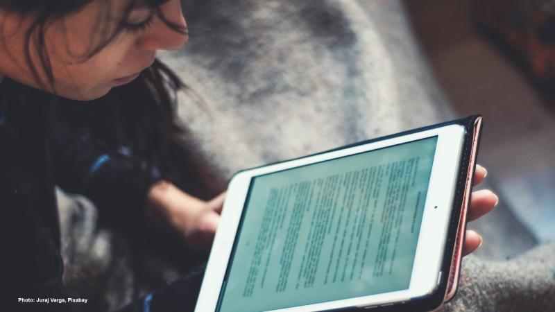 Person reading an e-book.